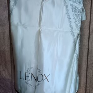VINTAGE LENOX SQUARE SATIN TABLECLOTH 54"×54".
